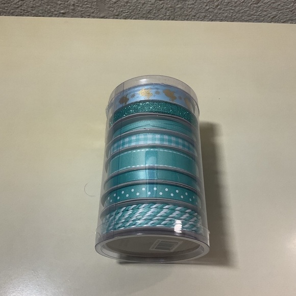 Ribbon bundle color is Aqua and Blue - Picture 7 of 9